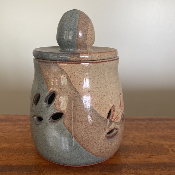 Handmade Pottery made on  Vancouver Island BC Signed by Artist Exc Shape - Picture 2 of 12